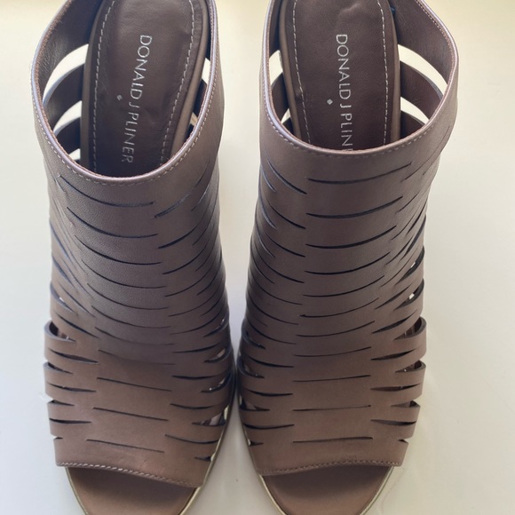 DONALD PLINER HEELS - Picture 3 of 6